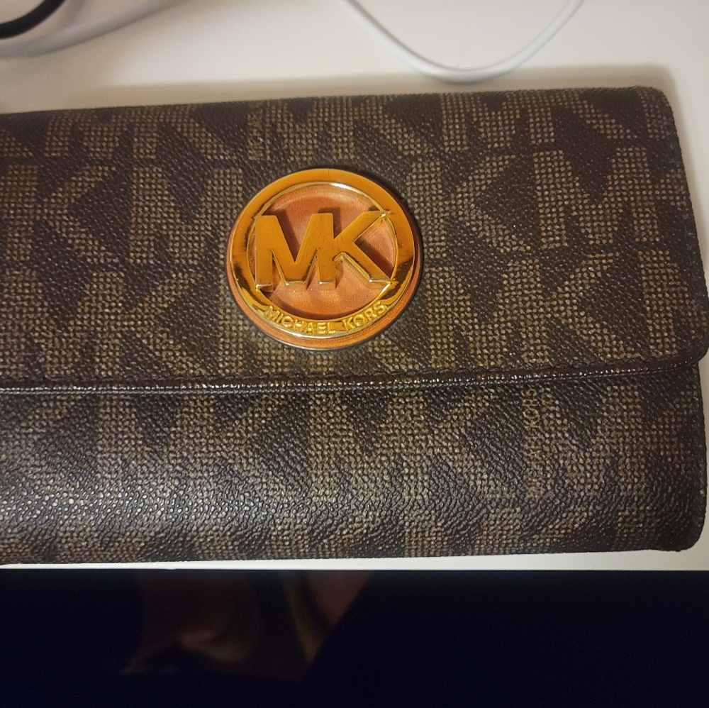 Michael Kors small messenger phone bag